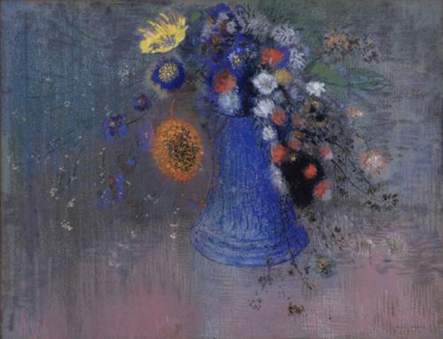 青い花瓶の花々